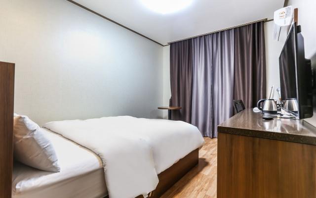 Hyundai Motel Gangneung Eksteriør billede